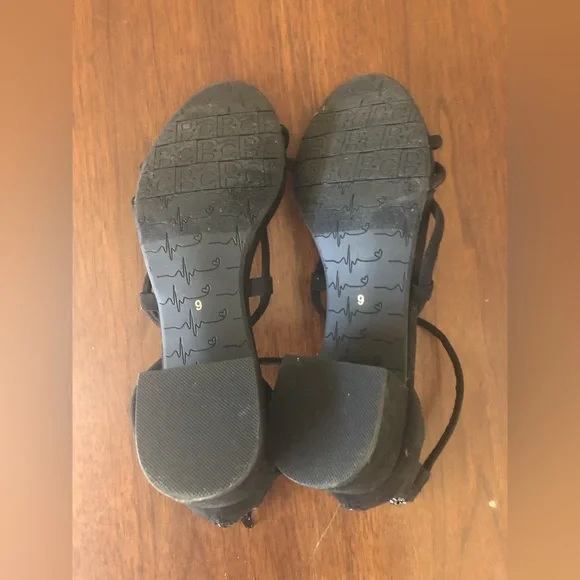 BC FOOTWEAR On My Radar Vegan Suede Heel
- Size 9 - Picture 2 of 5